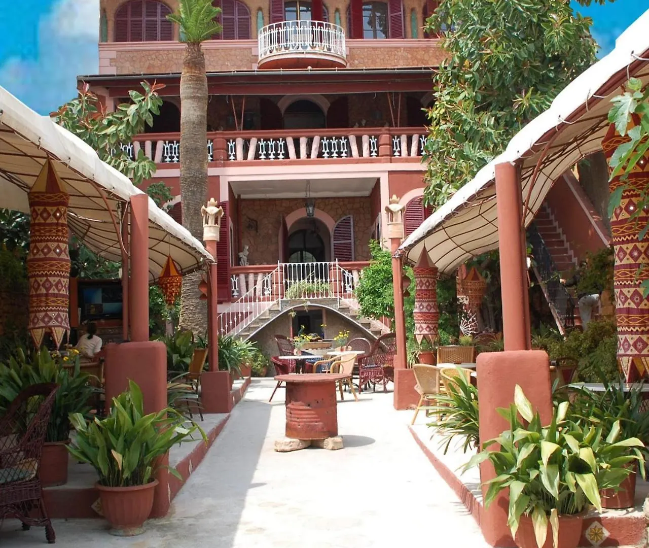 Hostal Corona ile iletişim